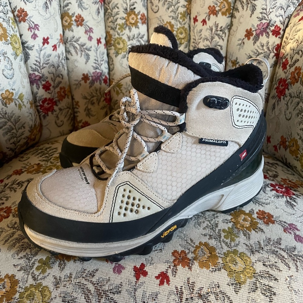 New Balance Primaloft 1000 Hiking Boot Women’s Size 8 Beige Gorpcore Outdoors
